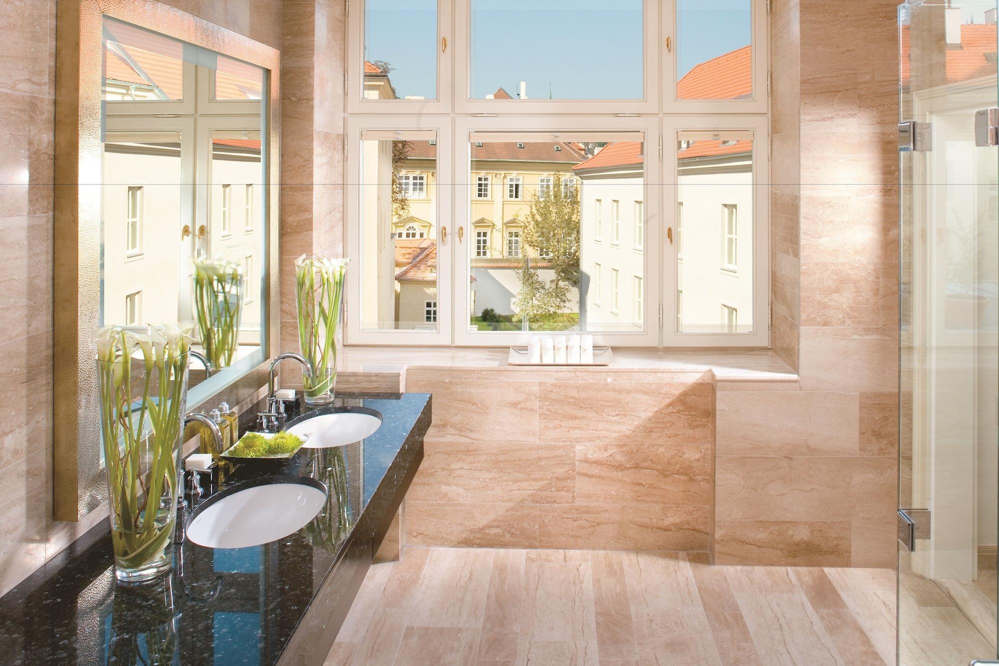 Mandarin Oriental,