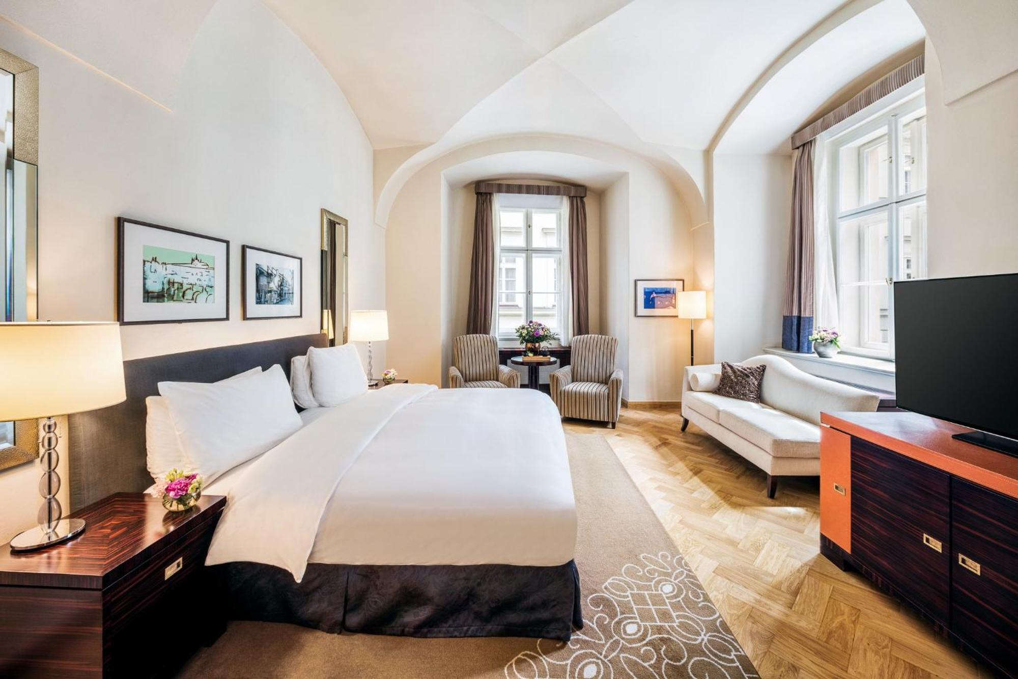 Mandarin Oriental, Hotel